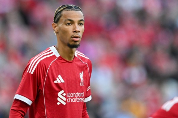 邮报：利物浦需要引进中锋和后卫，现在9号位只有埃基蒂克