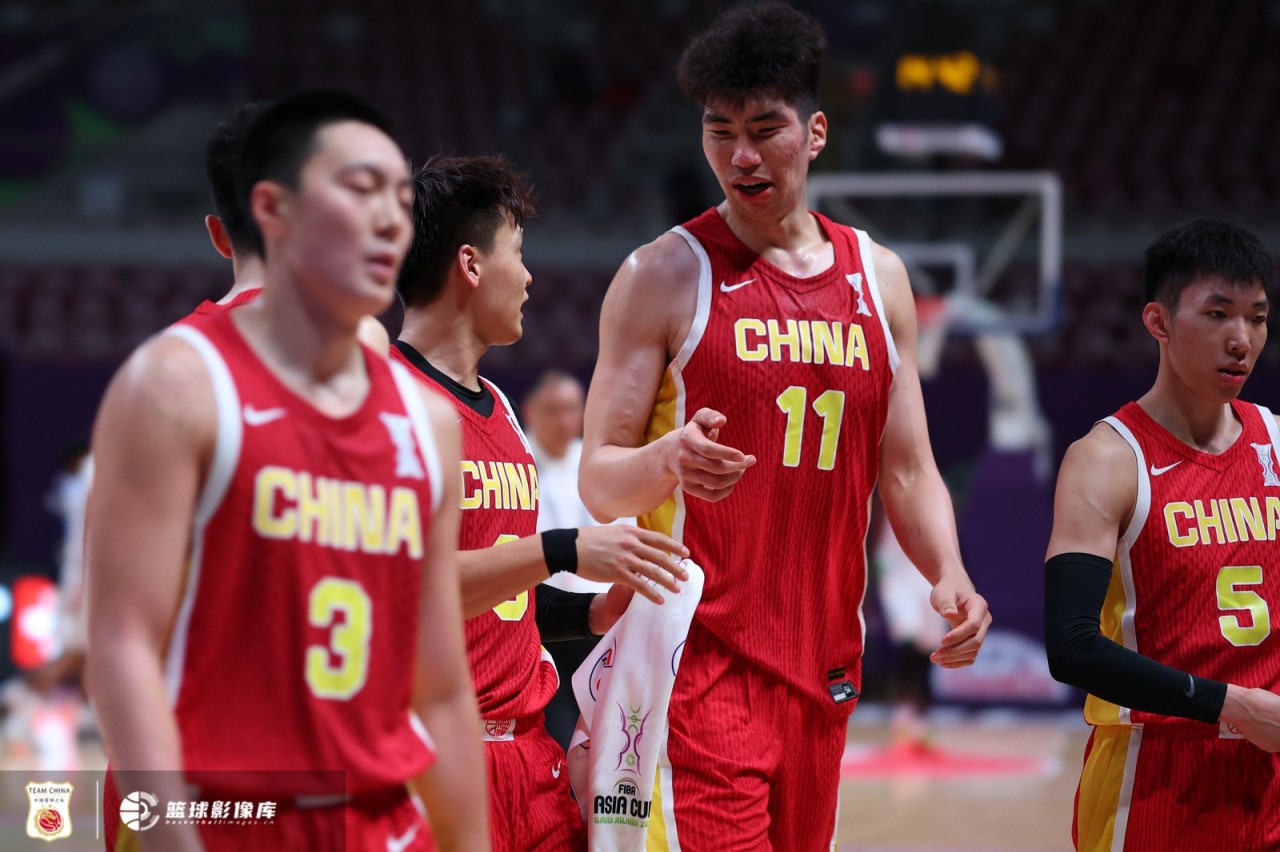 媒体人：下场考验我们外线防守侵略性 无论如何都得掐死韩国外线