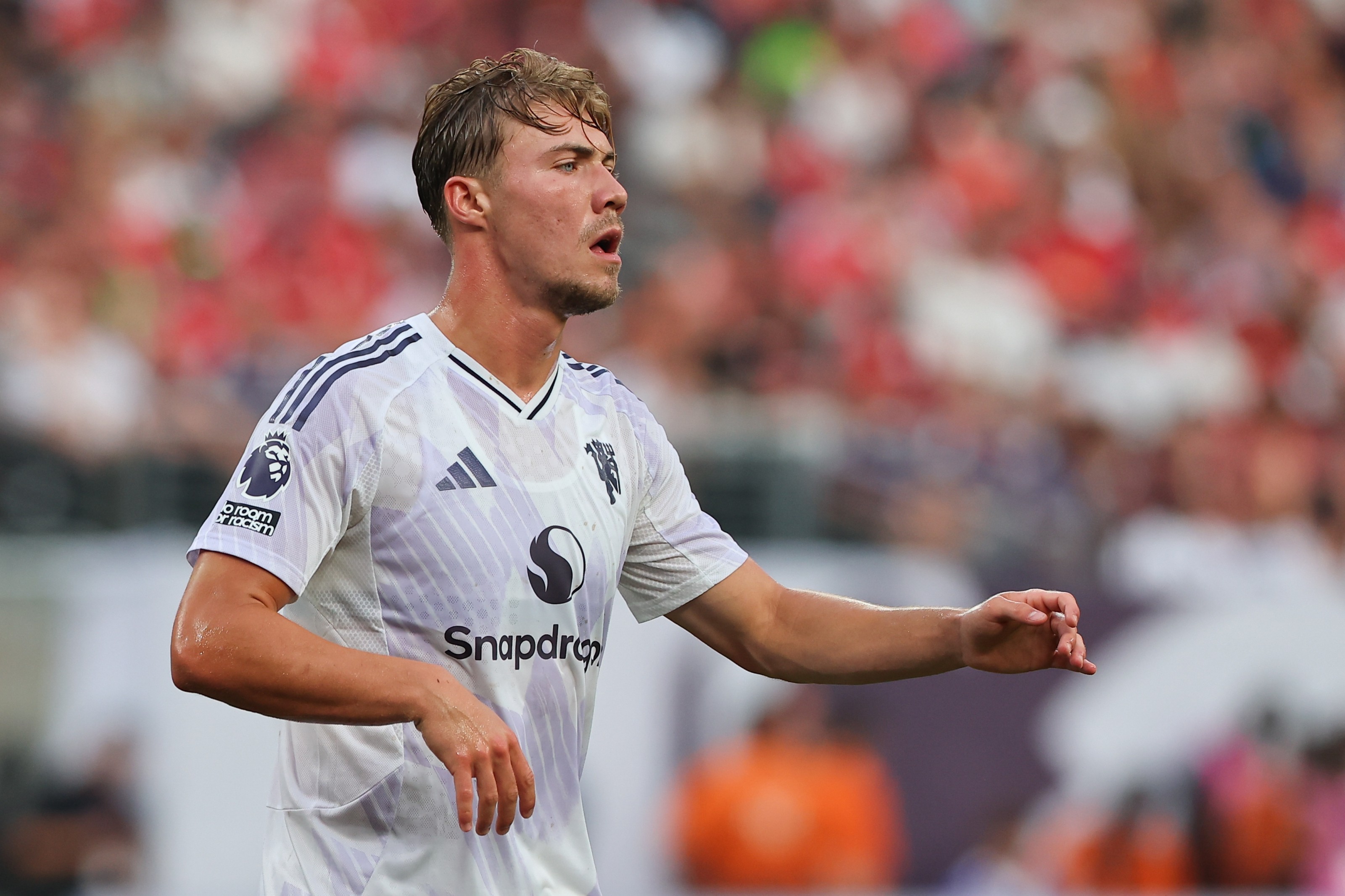 斯基拉：米兰总监塔雷仍在英格兰商谈引进霍伊伦的交易