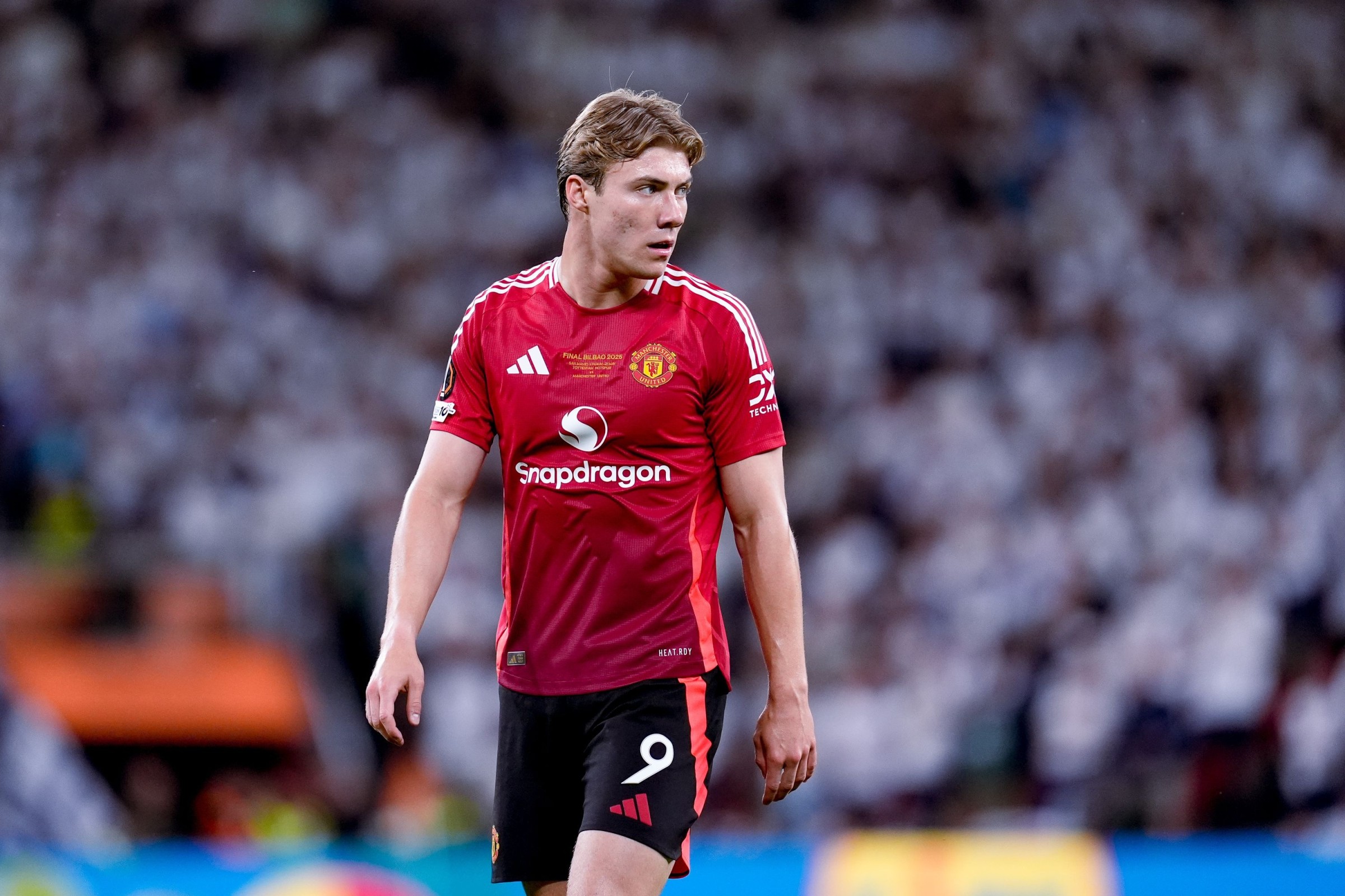 曼联跟队：霍伊伦对加盟米兰持开放态度，曼联有信心达成协议