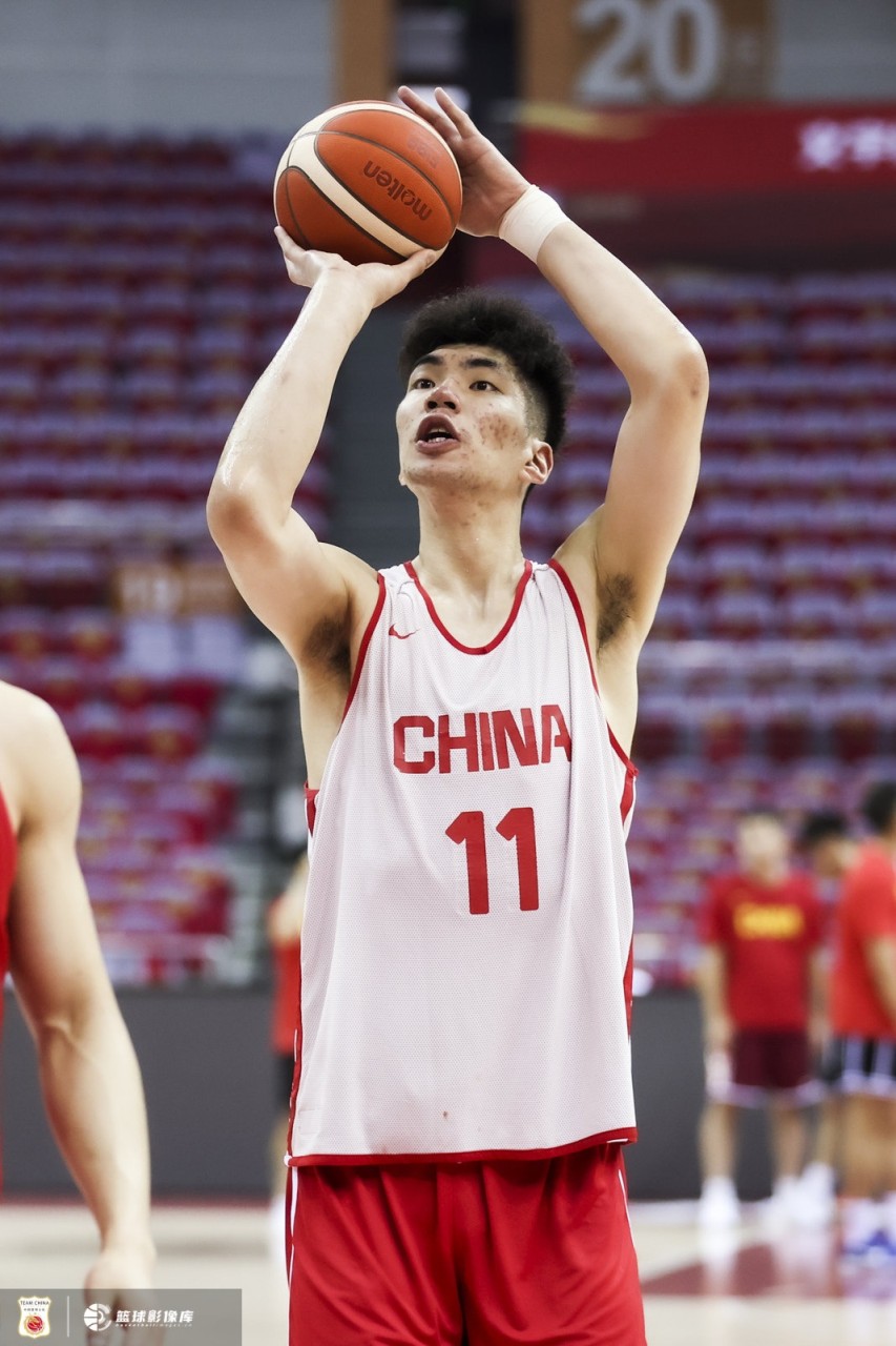 媒体人：中国男篮可接受韩国在内线得一些分数 但三分线外不能给